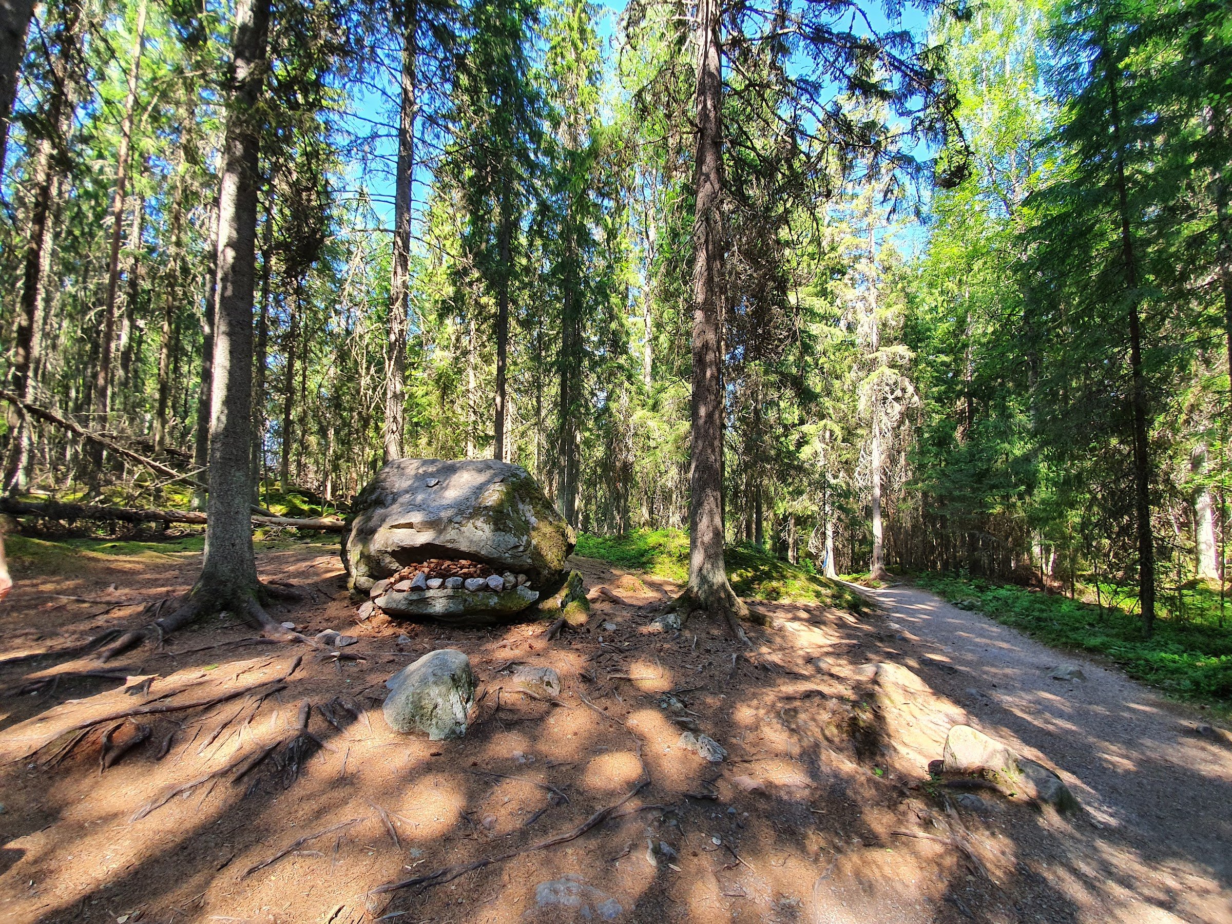 Askolan hiidenkirnut (The potholes of Askola)